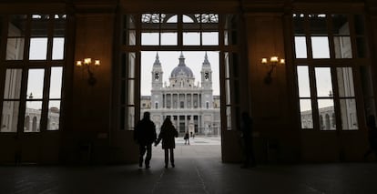 Catedral de la Almudena vista desde el interior del Palacio Real de Madrid.