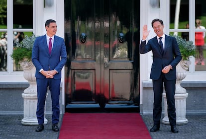 Mark Rutte (izquierda) y Pedro Sánchez, antes de comenzar su reunión.