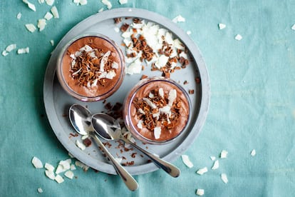 Homemade vegan chocolate mousse with coconut creamand cocoa