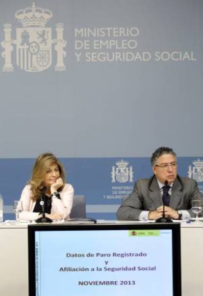 Los secretarios de Estado de Empleo y de Seguridad Social, Engracia Hidalgo y Tomás Burgos, respectivamente, durante la rueda de prensa en la que han analizado hoy los datos del paro registrado y de afiliados a la Seguridad Social de noviembre.