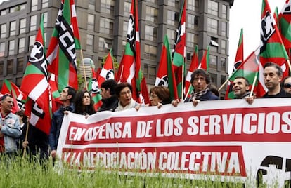 Un momento de la protesta realizada por CC OO en el centro de Bilbao. 