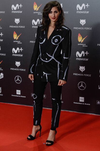 Alba Flores se puso el traje protesta de Ernesto Artillo en S Moda y volvió a repetir en la gala de los Premios Feroz.