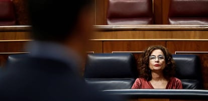 La portavoz del Gobierno y titular de Hacienda, María Jesús Montero, ayer en el Congreso.