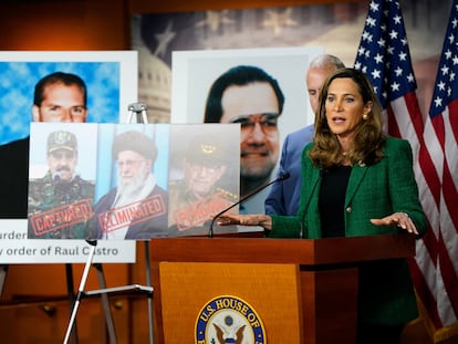 María Elvira Salazar exige la acusación formal contra Raúl Castro, en el Capitolio en Washington, el 20 de mayo.
