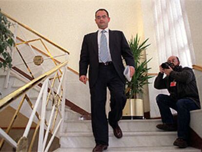El consejero vasco de Interior, Javier Balza, ayer en la academia de la Ertzaintza en Arkaute (Álava). PLANO ENTERO - ESCENA