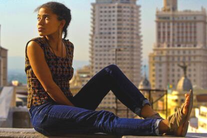 La cantante Nneka, en la terraza de un hotel del centro de Madrid.