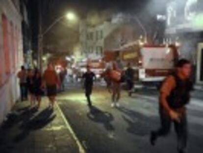Más de 230 personas mueren asfixiadas en el incendio de una discoteca durante una fiesta universitaria en una ciudad del sur del país