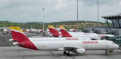 Aviones de Iberia estacionados en el aeropuerto madrileño de Barajas