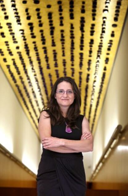La diputada de Compromís Mònica Oltra en el edificio de las Cortes Valencianas.