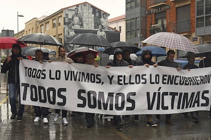 Manifestación en Astorga (León) contra el encubrimiento de la Iglesia en el caso de pederastia de La Bañeza.