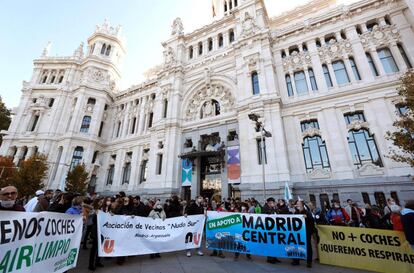 Manifestación en apoyo a Madrid Central que recorrió el pasado sábado la calle Alcalá desde la plaza de Cibeles a la Puerta del Sol.