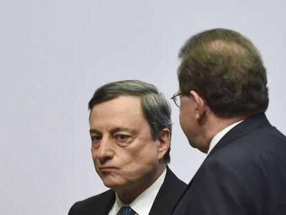 El presidente del Banco Central Europeo, Mario Draghi, y su vicepresidente, V&iacute;tor Const&acirc;ncio.