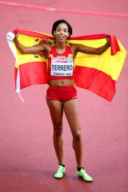 Indira Terrero celebra el bronce en los 400m