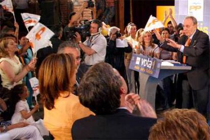 Manuel Fraga, presidente de la Xunta, durante el mitin que celebró en la localidad lucense de Sarria.