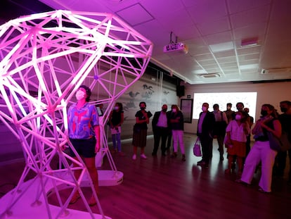 'Euronnection', de Anaisa Franco, controla las reacciones de la luz dentro de una escultura. / EVA GUILLEMET