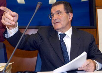 El presidente de la Comisión Europea, Romano Prodi, durante la presentación de su plan de reforma de la Oficina Europea de Lucha contra el Fraude.