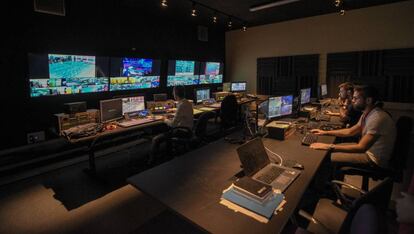 Vista general de una sala de control en unos estudios de RTVE. 