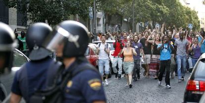 Protestas en Lavapiés contra la policía en julio de 2011.