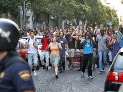 Protestas en Lavapiés contra la policía en julio de 2011.