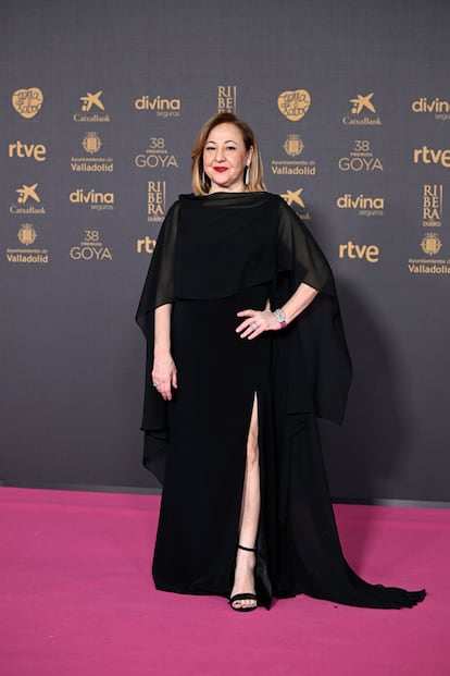 Carmen Machi, con vestido de Coosy, joyas de Del Páramo y zapatos de Inés Domecq.