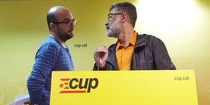 CUP deputy Carles Riera (R) said that early elections are a nuclear weapon against independence.