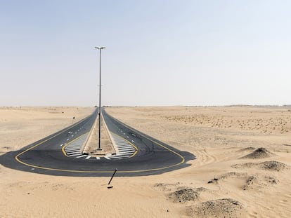 Dubái es trágicamente célebre por la gran cantidad de accidentes mortales de tráfico 
en sus carreteras. 