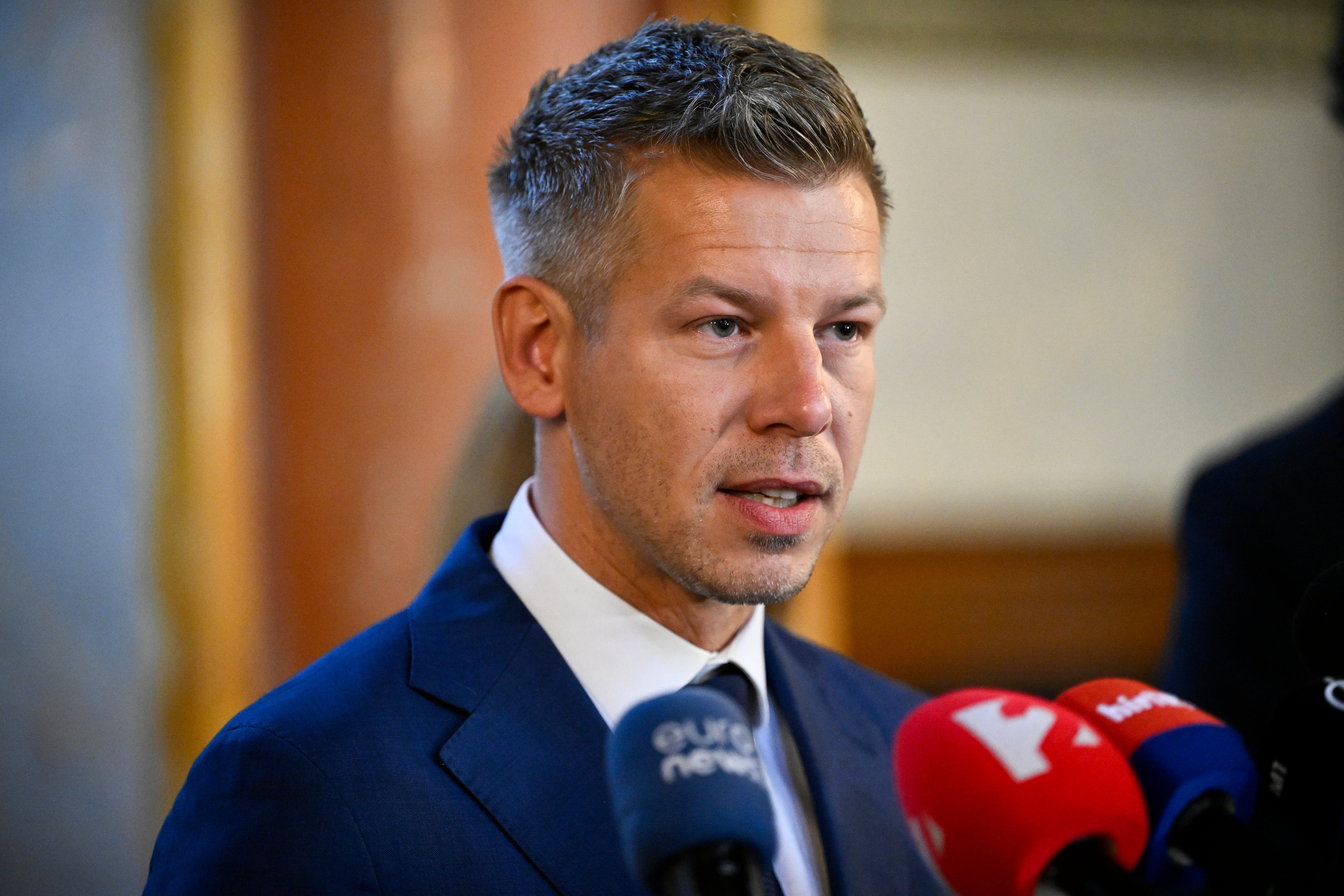 Magyar denuncia la destrucción de documentos confidenciales del Gobierno de Orbán