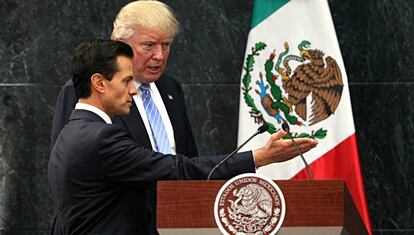 Trobada entre el president de Mèxic, Enrique Peña Nieto, i el llavors candidat a la presidència dels Estats Units, Donald Trump, l'agost passat.