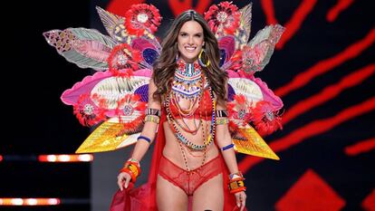 Alessandra Ambrosio no domingo