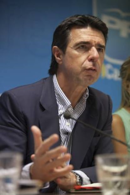 El presidente del PP de Canarias y ministro de Industria, Energía y Turismo, José Manuel Soria, informa en rueda de prensa sobre los asuntos analizados por del Comité Ejecutivo Regional de su partido.