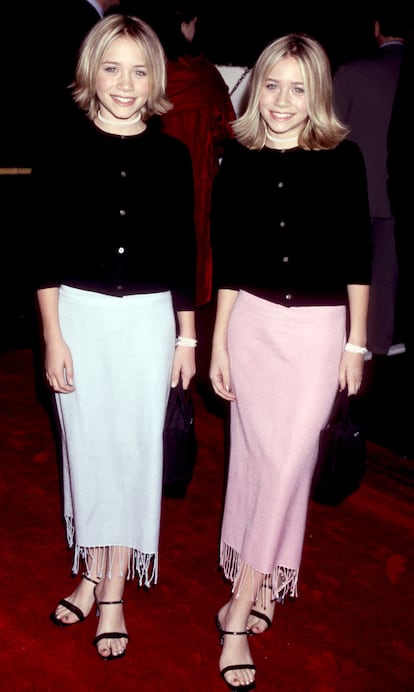 Mary-Kate Olsen and Ashley Olsen at the premiere of 'Anna and the King' when they were little girls. 