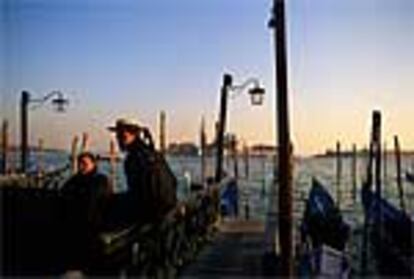 Embarcadero de góndolas en la laguna de Venecia, frente a la isla de San Giorgio Maggiore.