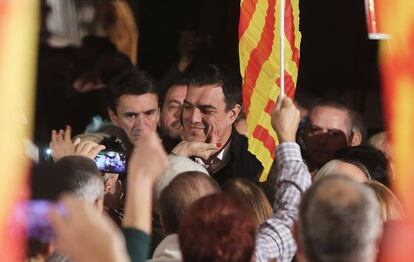 Acto del PSOE en Zaragoza, con la intervencion de Pedro Sanchez, Susana Sumelzo y Javier Lamban. Acto celebrado en el cine Palafox.