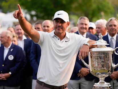 Koepka, con la copa Wanamaker.