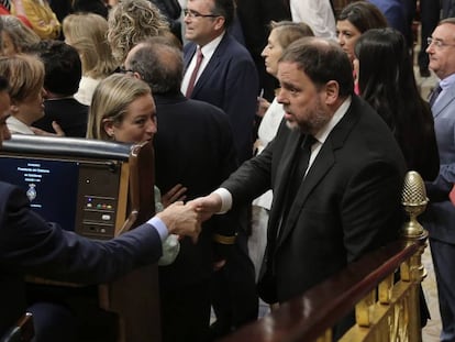 Pedro Sánchez saluda Oriol Junqueras al Congrés.