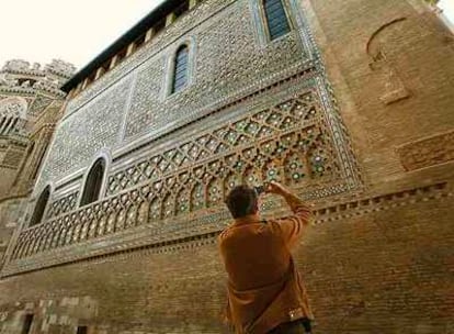 Fachada mudéjar de La Seo, la catedral de Zaragoza, construida entre los siglos XII y XVIII.