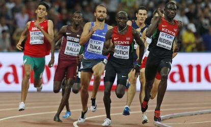 Rudisha lidera los 800m.