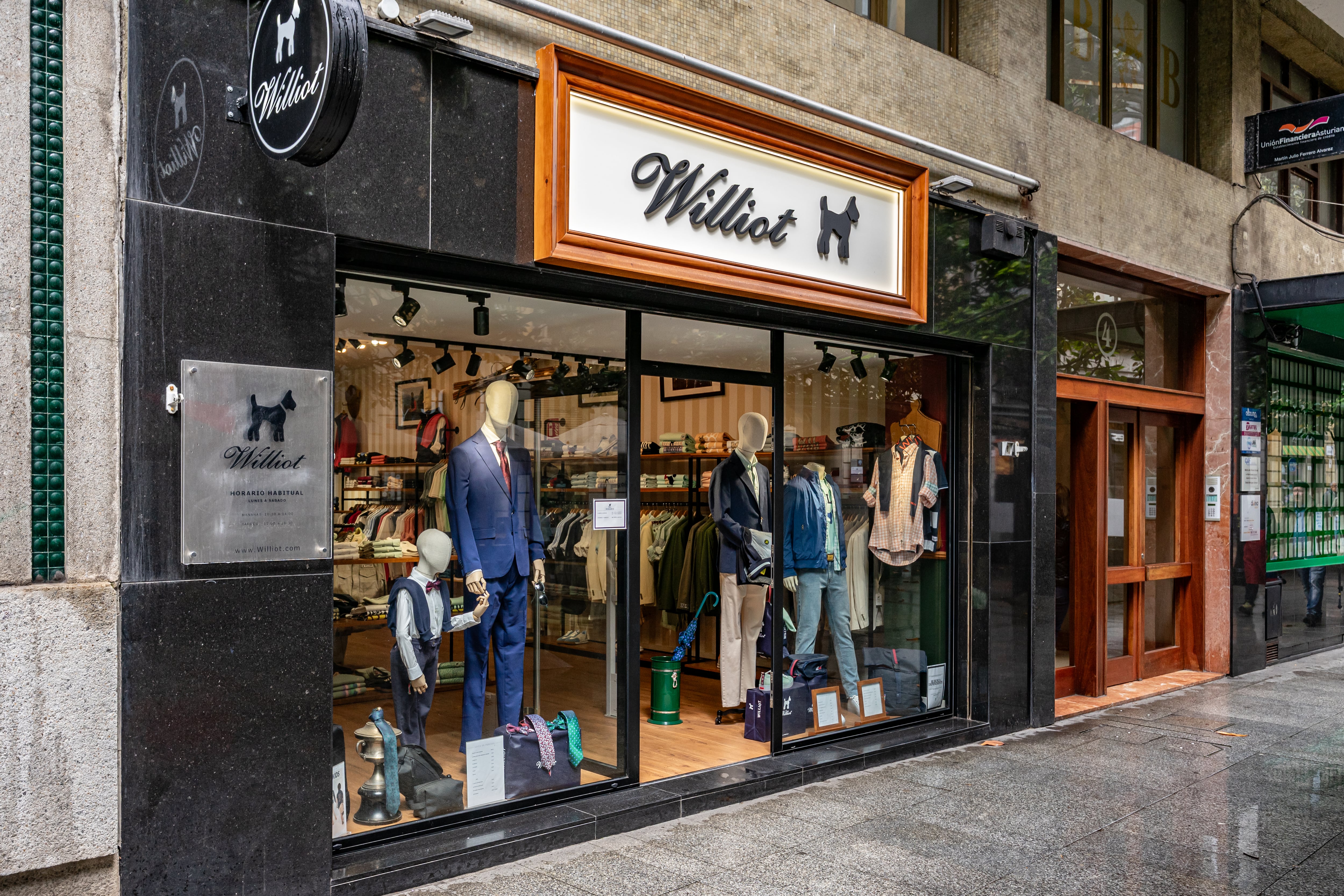 Exterior de la tienda de Gijón (Asturias).