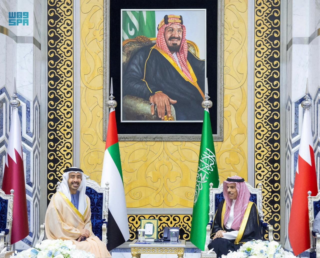 Emiratos se desmarca del resto de petromonarquías y ahonda la división en el golfo Pérsico