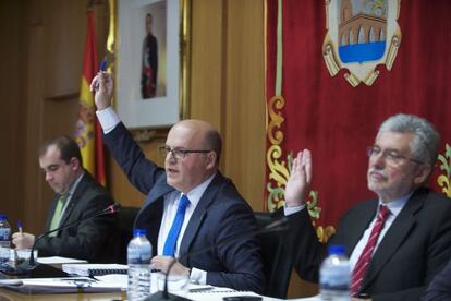 El presidente de la Diputación durante la votación