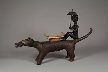 Estatuilla 'Siège Baoulé', en el Museo africano de Lyon.
