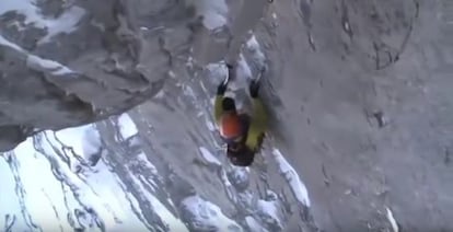 Ueli Steck durante el ascenso al Eiger