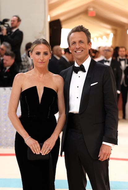 Presenter Seth Meyers and his partner Alexi Ashe.