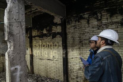 Según los peritajes de la Fiscalía de la Ciudad de México, los incendios en los mercados de San Cosme, Abelardo Rodríguez y La Merced, fueron originados por cortos circuitos no provocados, es decir, por un sobrecalentamiento debido al exceso de carga eléctrica.