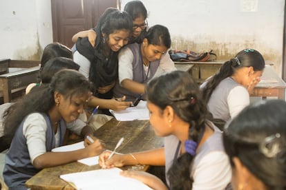 P. S. Sreekala, directora de la Autoridad Estatal para la Misión de Alfabetización, recalca el papel vital de la mujer. "Más de la mitad de la población de Kerala es femenina y constituyen una parte mayoritaria tanto de los educadores como del alumnado", explica.