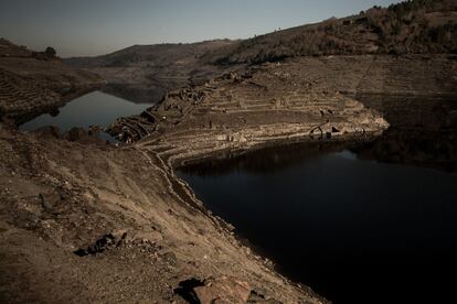 Vistas del castro de Candaz emergido en la Ribeira Sacra.