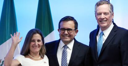 La ministra de Exteriores canadiense, Chrystia Freeland, el secretario de Economía mexicano, Ildefonso Guajardo, y el representante comercial de EE UU, Robert Lighthizer.