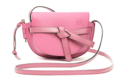 Bolso mini gate Wild Rose (950 €), de Loewe