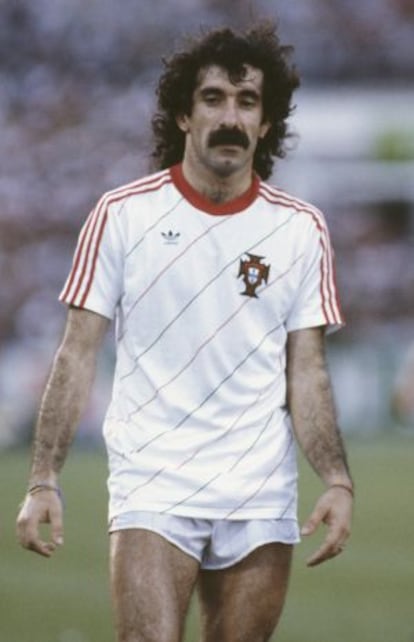 El portugues Fernando Chalana en 1984.