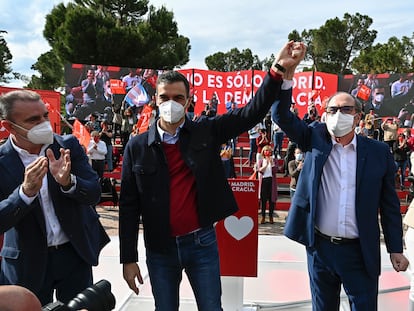 José Manuel Franco, Pedro Sánchez y Ángel Gabilondo, en el cierre de la campaña electoral del PSOE en Madrid.